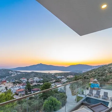 10 Person In Kalkan Sona Vilă *